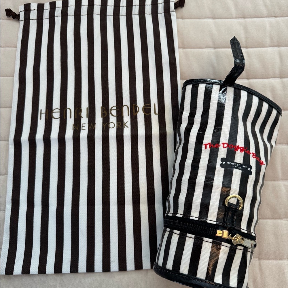 Henri Bendel travel doggie bag with zippered food storage.  ✨ NWT